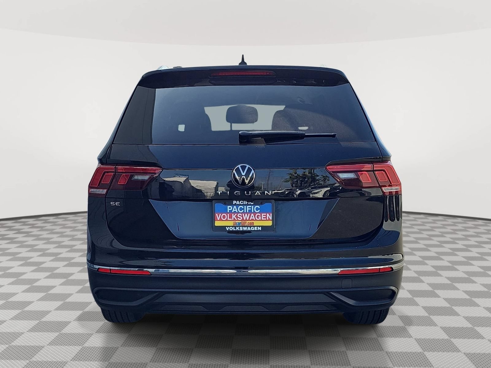 Certified 2024 Volkswagen Tiguan SE FWD image 6