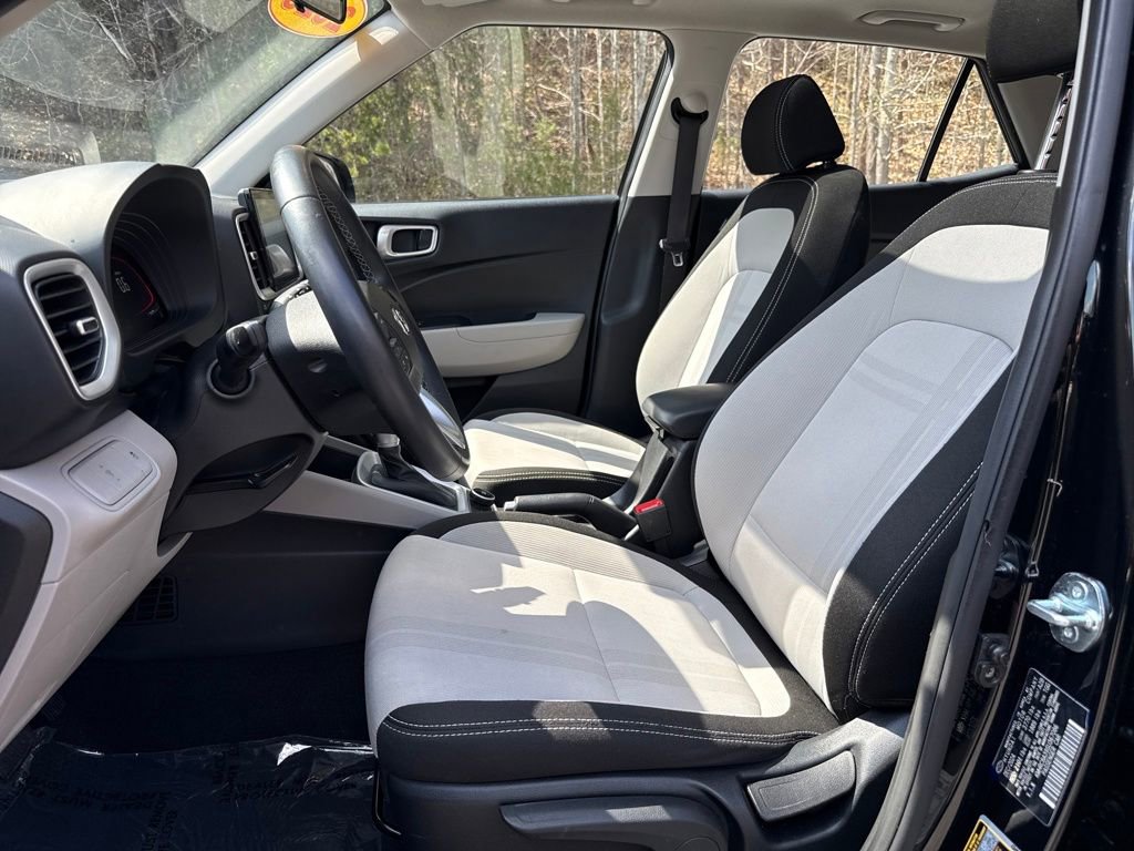Used 2025 Hyundai Venue SEL image 12