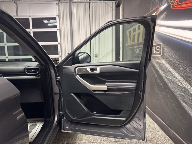 Used 2023 Ford Explorer XLT w/ Equipment Group 202A image 28