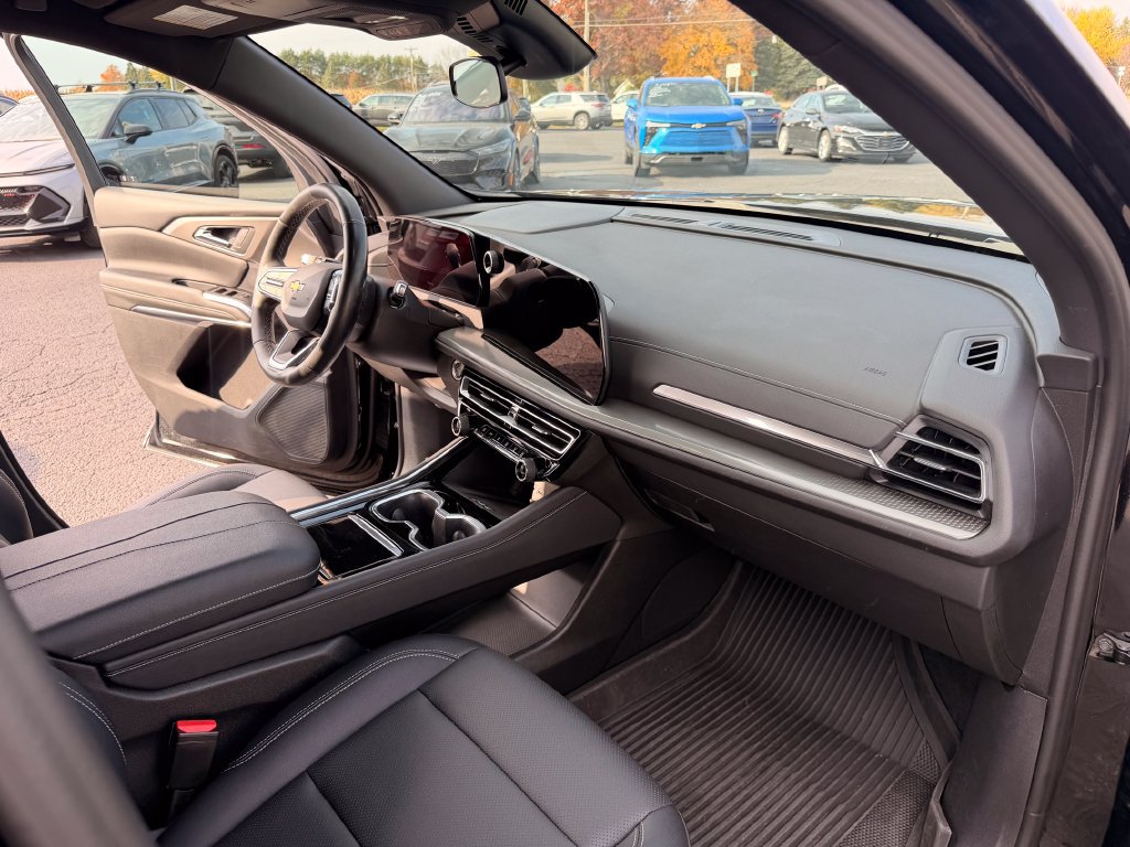 Used 2024 Chevrolet Traverse LT w/ LPO, Floor Liner Package AWD/4WD image 34