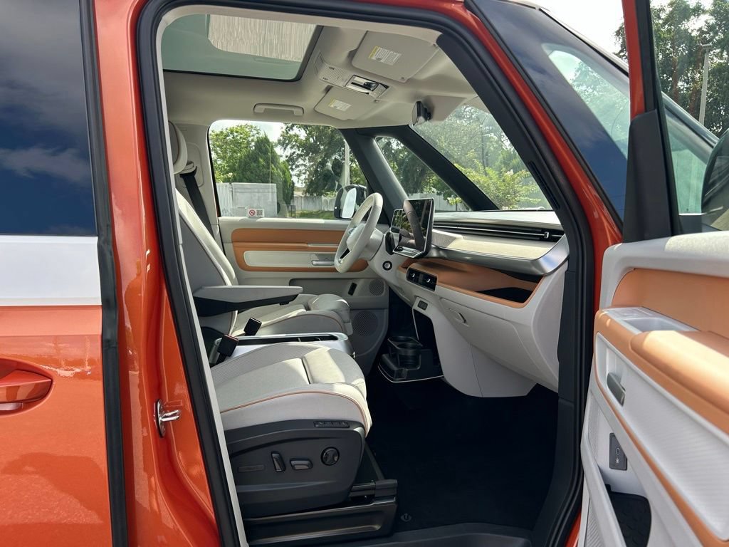 Used 2025 Volkswagen ID. Buzz Pro S Plus RWD image 39