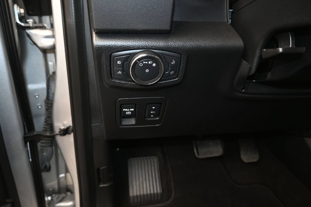 Used 2019 Ford F150 XLT w/ Equipment Group 302A Luxury AWD/4WD image 12
