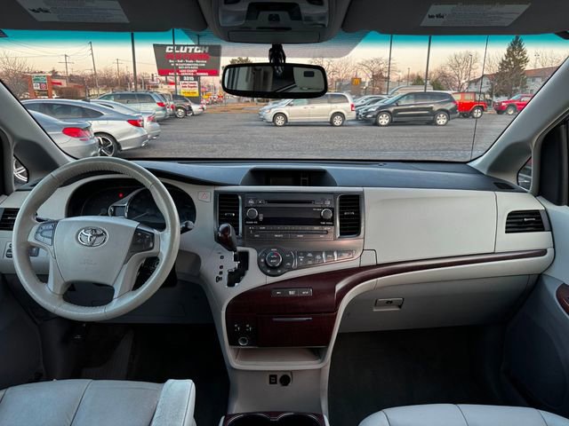 Used 2012 Toyota Sienna XLE AWD/4WD image 25