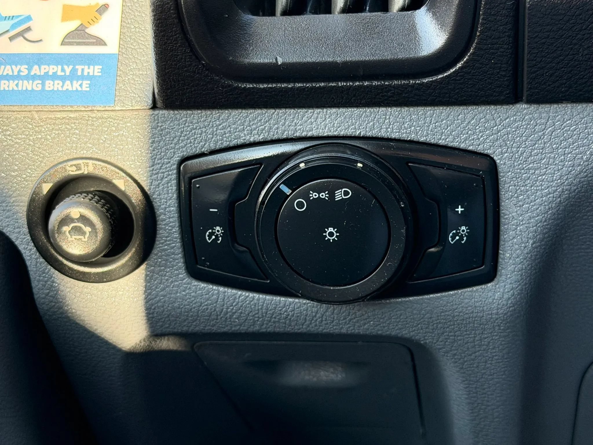 Used 2019 Ford Transit 150 148 Medium Roof RWD image 20