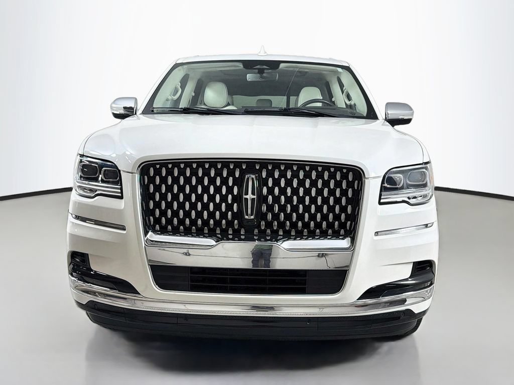 Used 2023 Lincoln Navigator L Black Label AWD/4WD image 2
