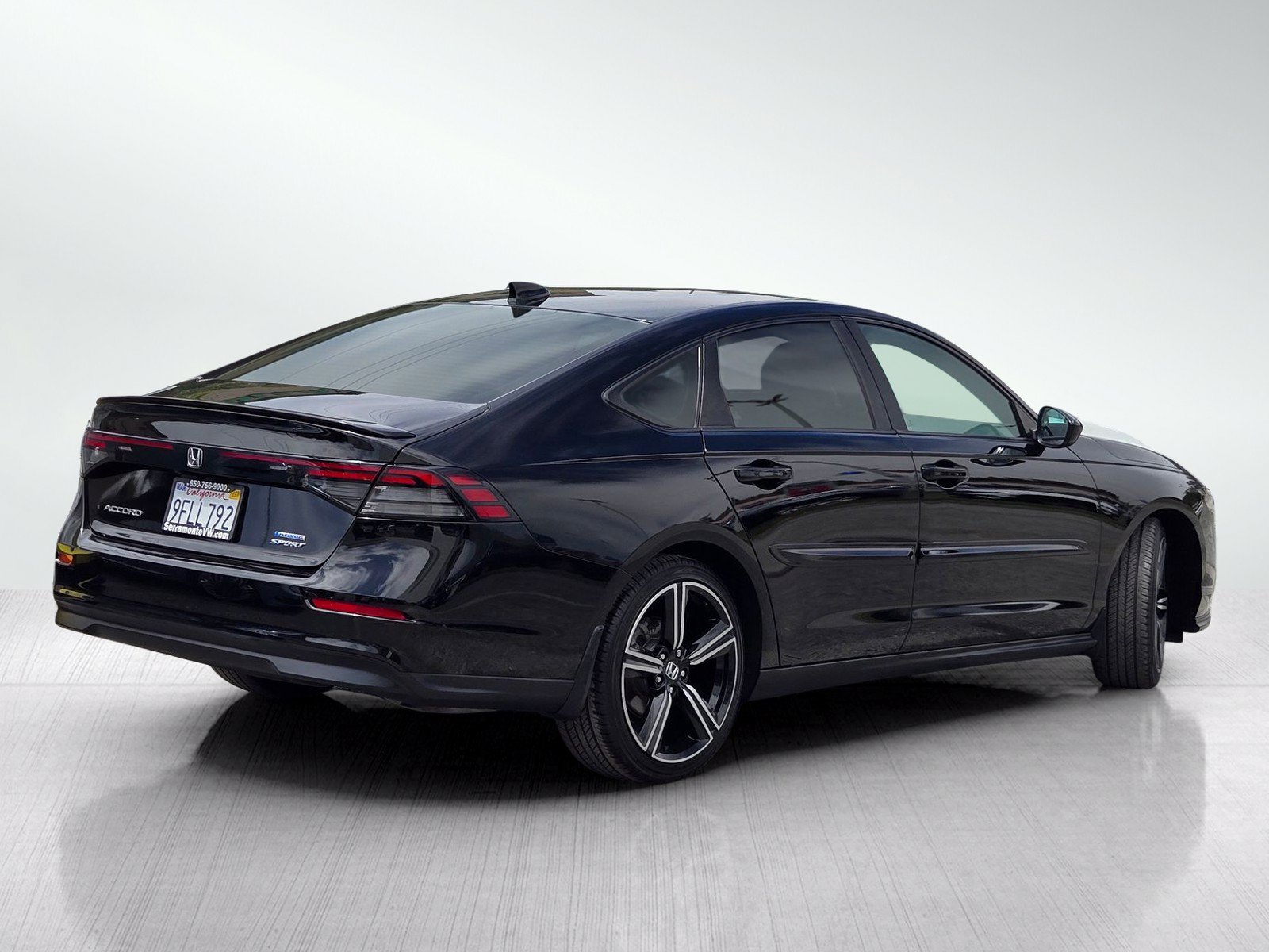 Used 2023 Honda Accord Sport image 4