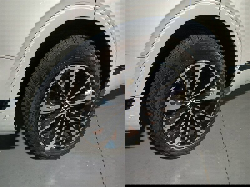 Used 2019 Bentley Bentayga image 43