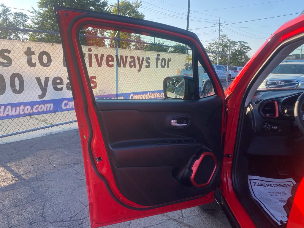 Used 2023 Jeep Renegade Latitude AWD/4WD image 12