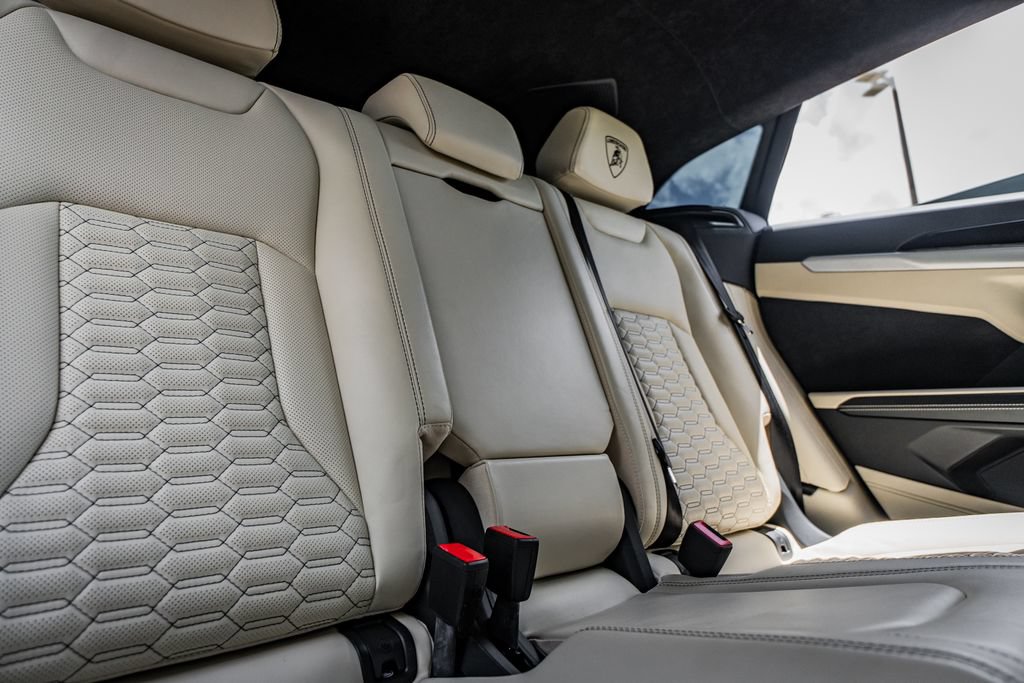 Used 2021 Lamborghini Urus AWD/4WD image 42