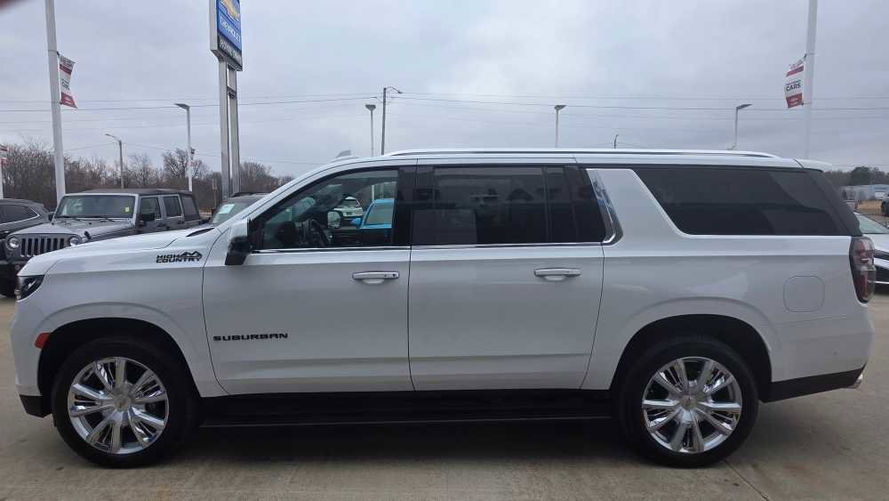 Used 2024 Chevrolet Suburban High Country w/ Advanced Technology Package AWD/4WD image 5