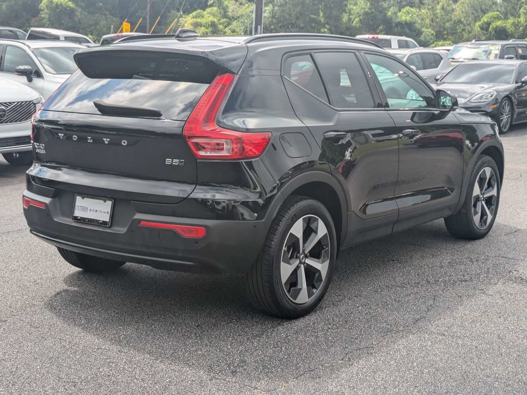 Certified 2025 Volvo XC40 B5 Plus AWD/4WD image 6