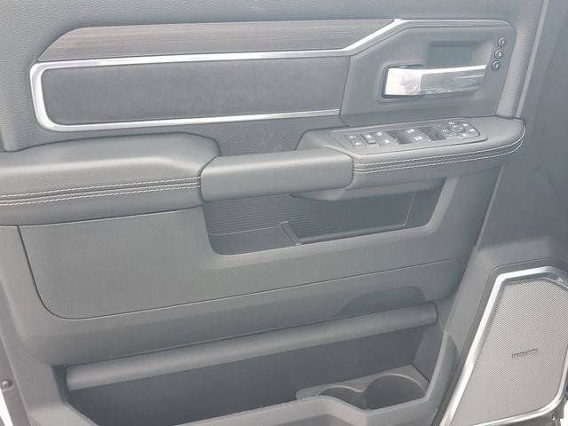 New 2026 RAM 2500 Laramie AWD/4WD image 14