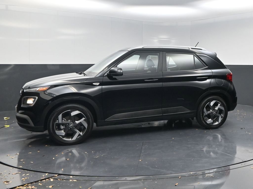 Used 2025 Hyundai Venue SEL image 3