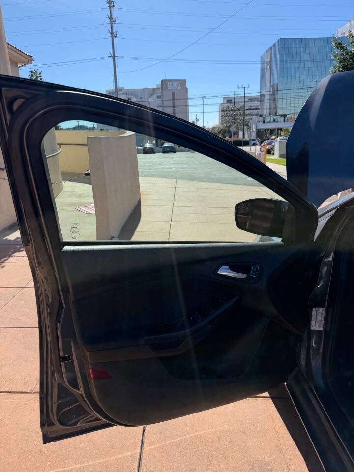 Used 2018 Ford Focus SEL image 25