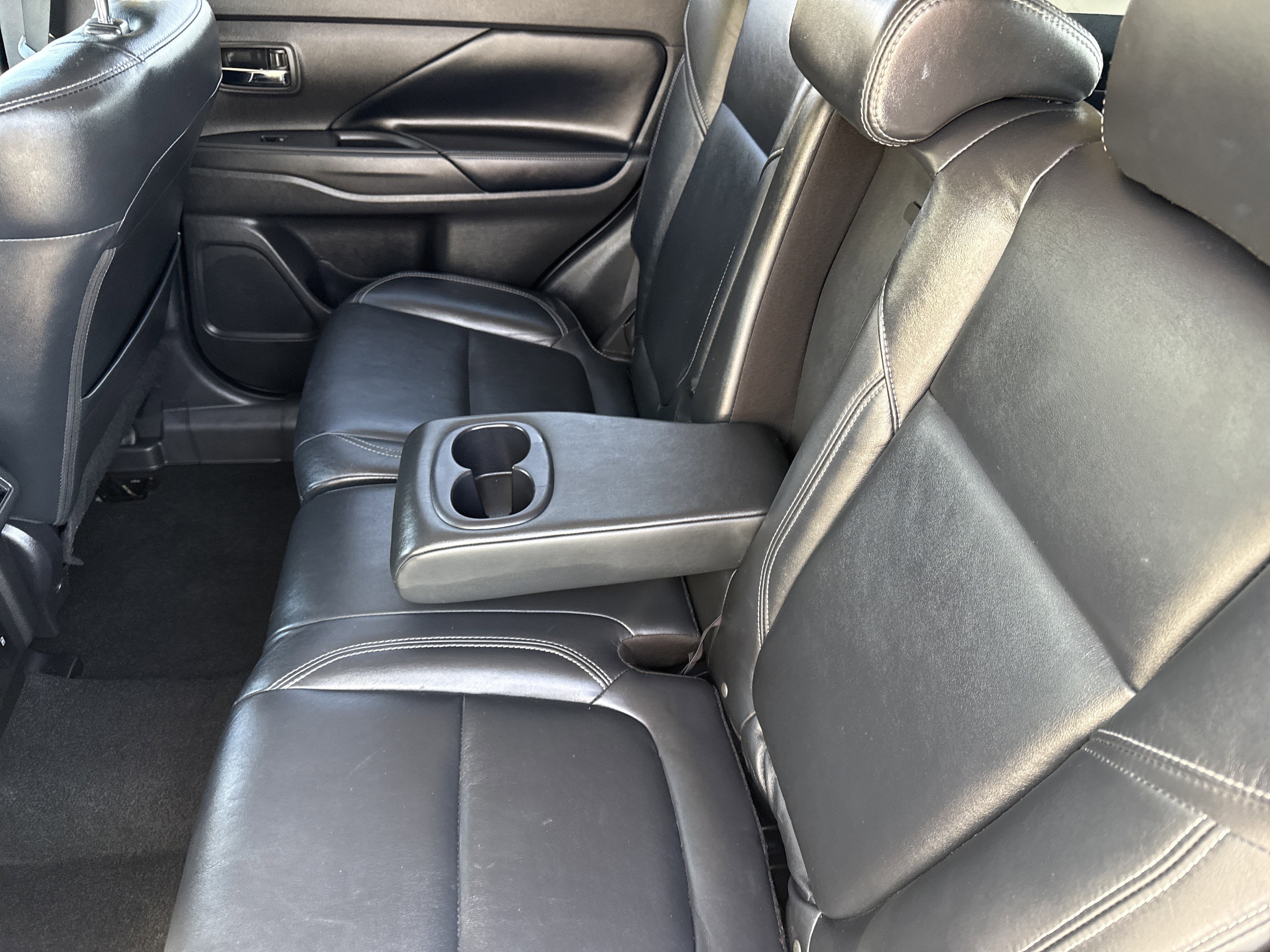 Used 2020 Mitsubishi Outlander AWD image 18