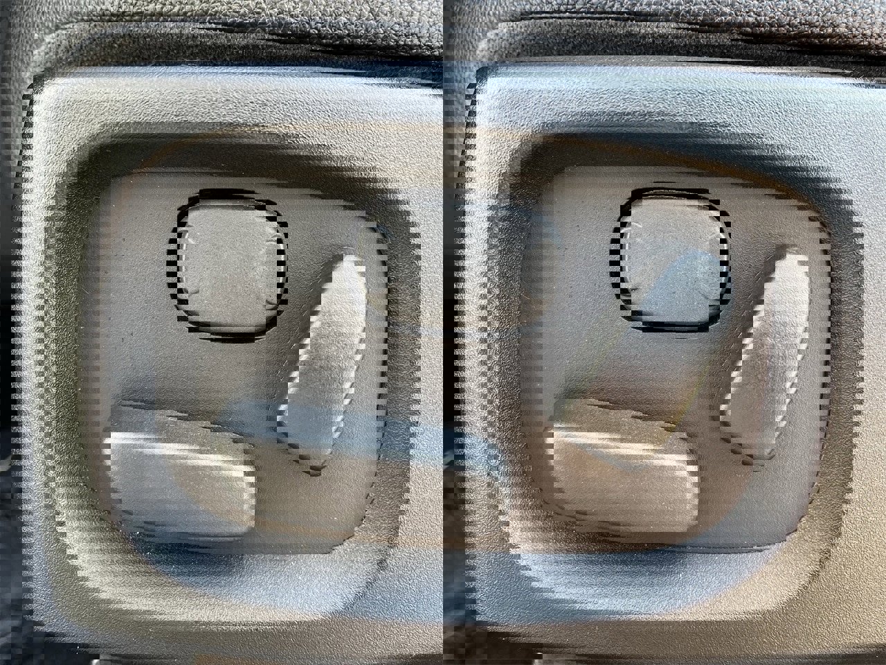 Used 2016 Land Rover LR4 HSE image 25