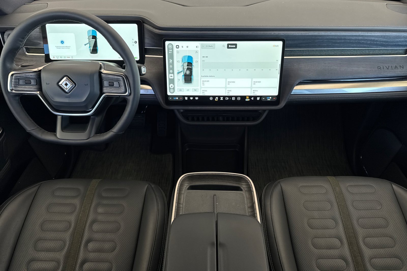 Used 2025 Rivian R1S Adventure Dual AWD/4WD image 12