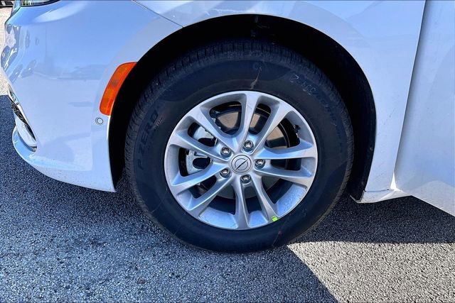 New 2026 Chrysler Pacifica Select image 12