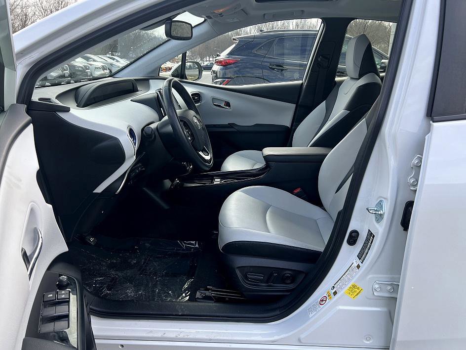 Used 2022 Toyota Prius Limited image 15