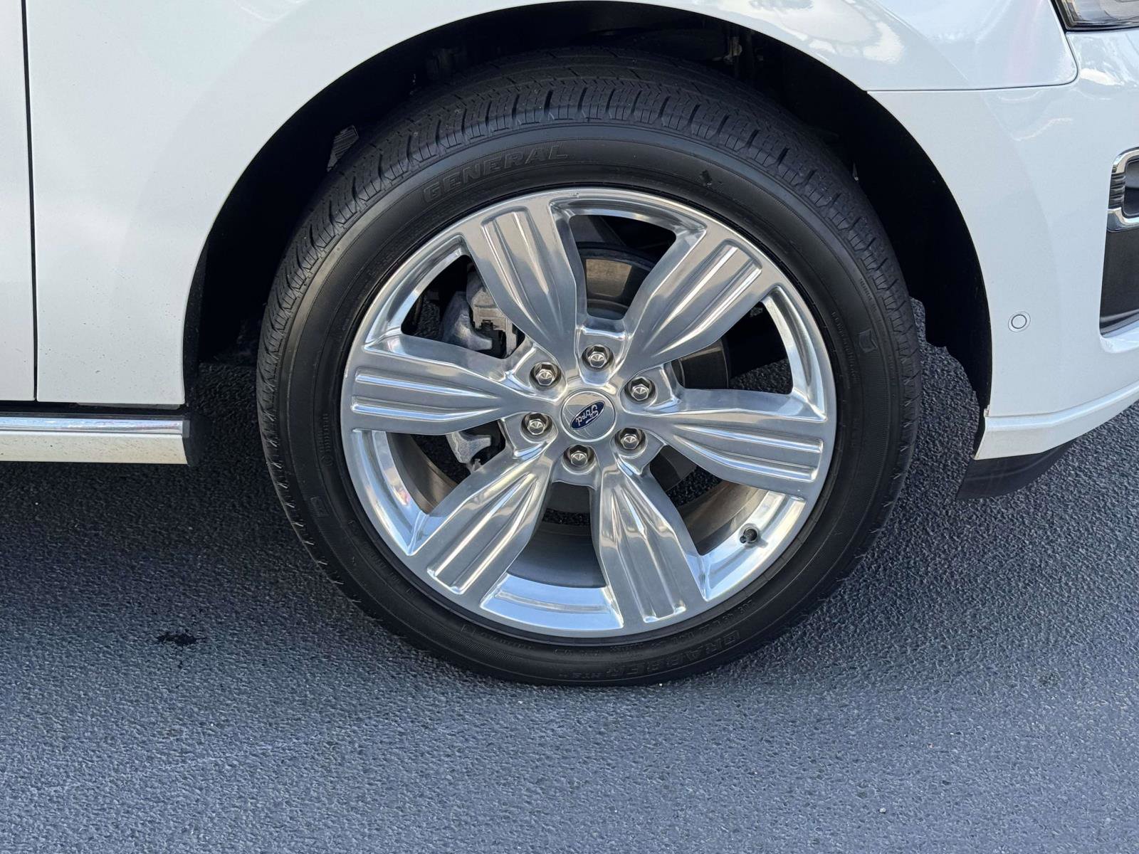 Used 2024 Ford Expedition Platinum image 7