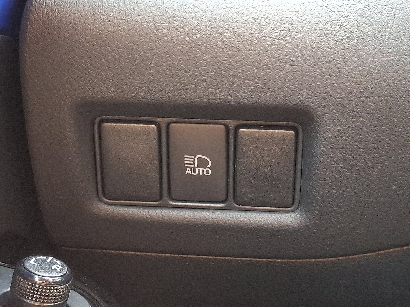 Certified 2020 Toyota C-HR XLE image 25