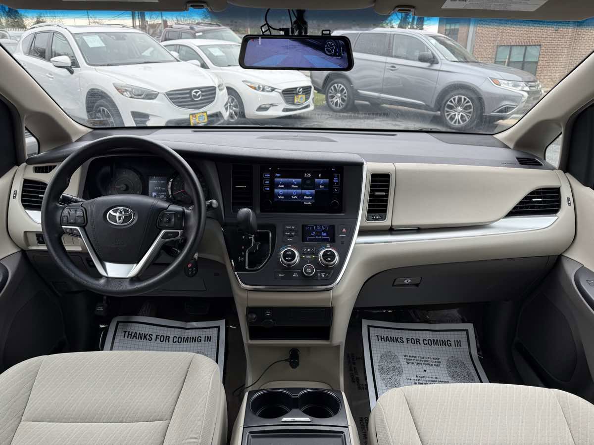 Used 2016 Toyota Sienna LE image 13