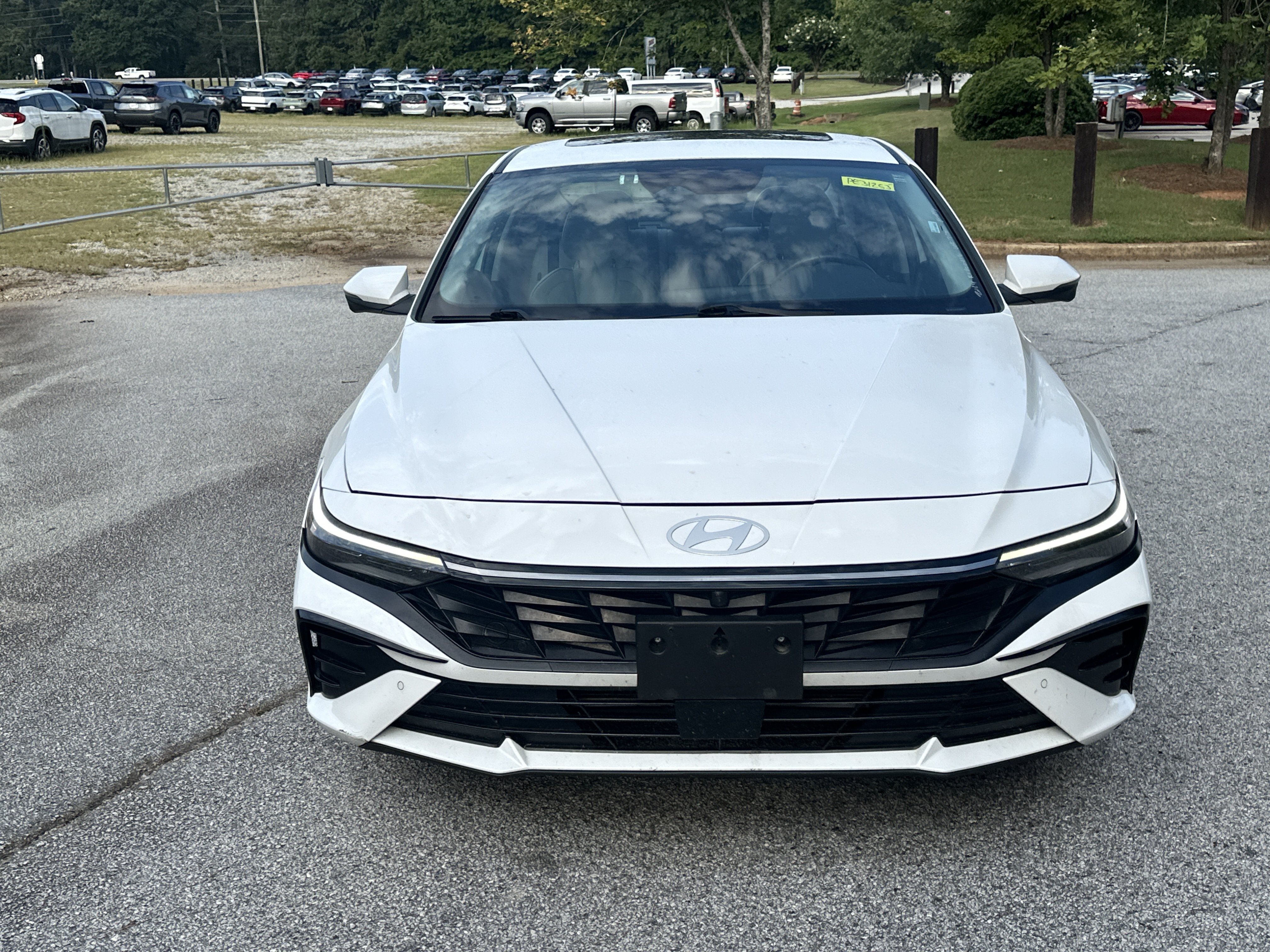 Used 2024 Hyundai Elantra Limited FWD image 2