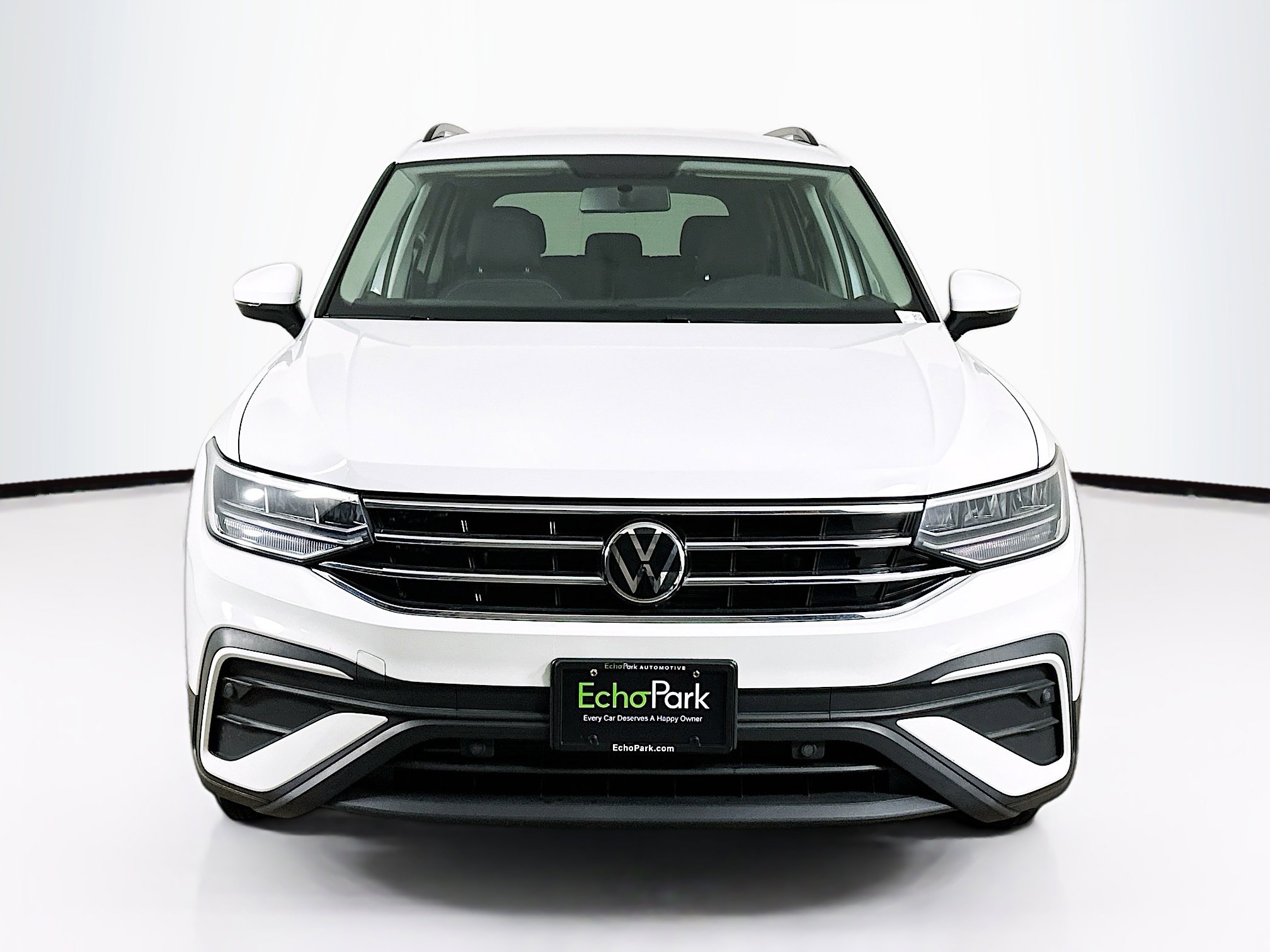 Used 2022 Volkswagen Tiguan S image 2