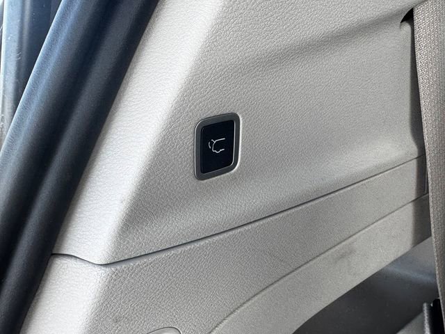 Certified 2023 Chrysler Voyager LX FWD image 18