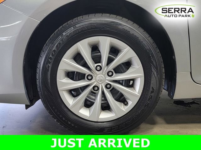 Used 2016 Toyota Camry LE FWD image 9