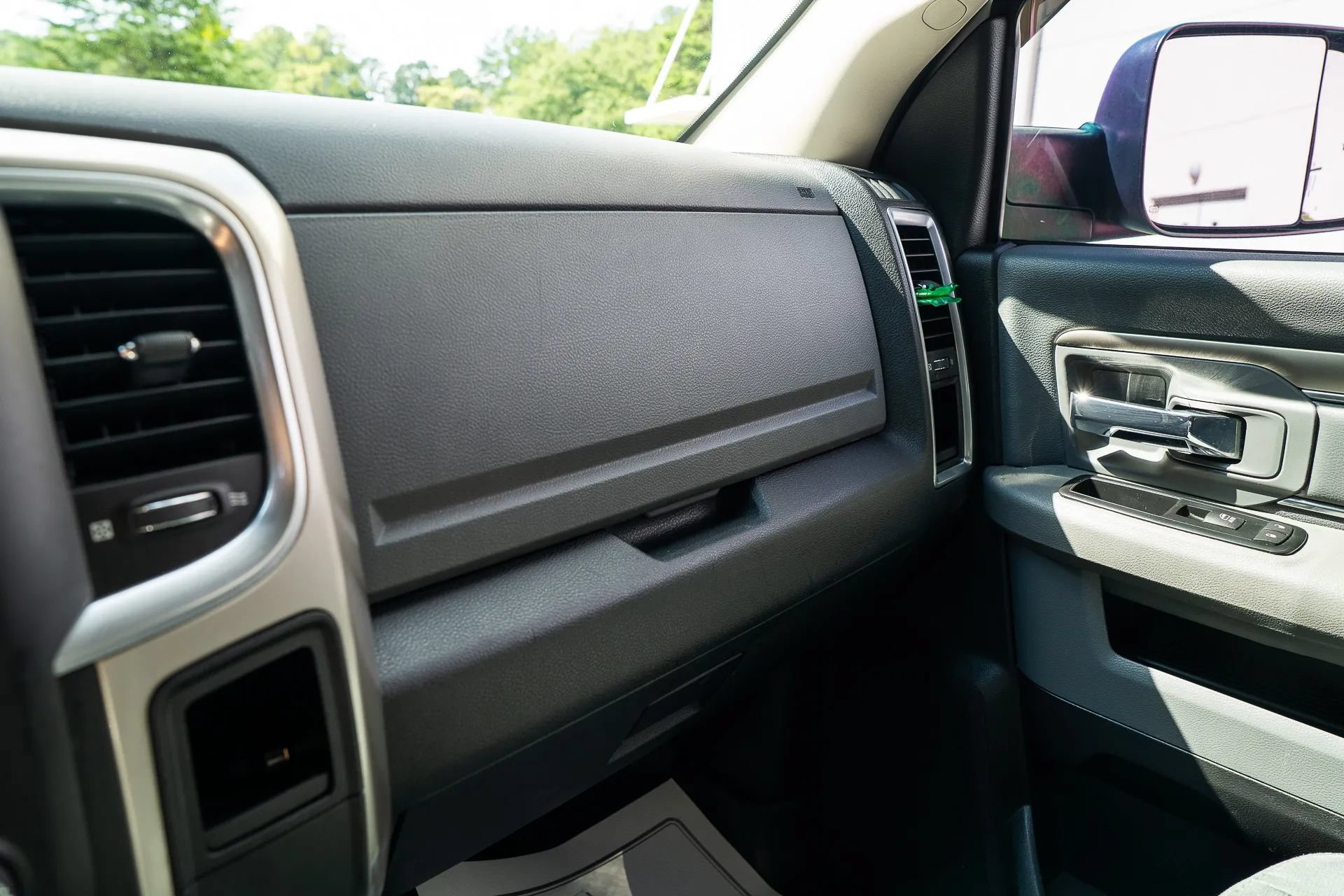 Used 2015 RAM 3500 SLT AWD/4WD image 26