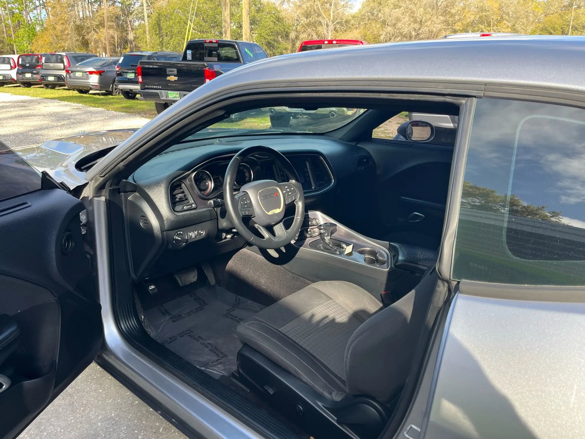 Used 2017 Dodge Challenger SXT RWD image 10