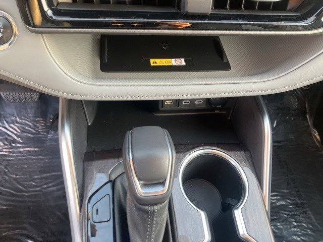 Used 2023 Toyota Highlander Limited image 18