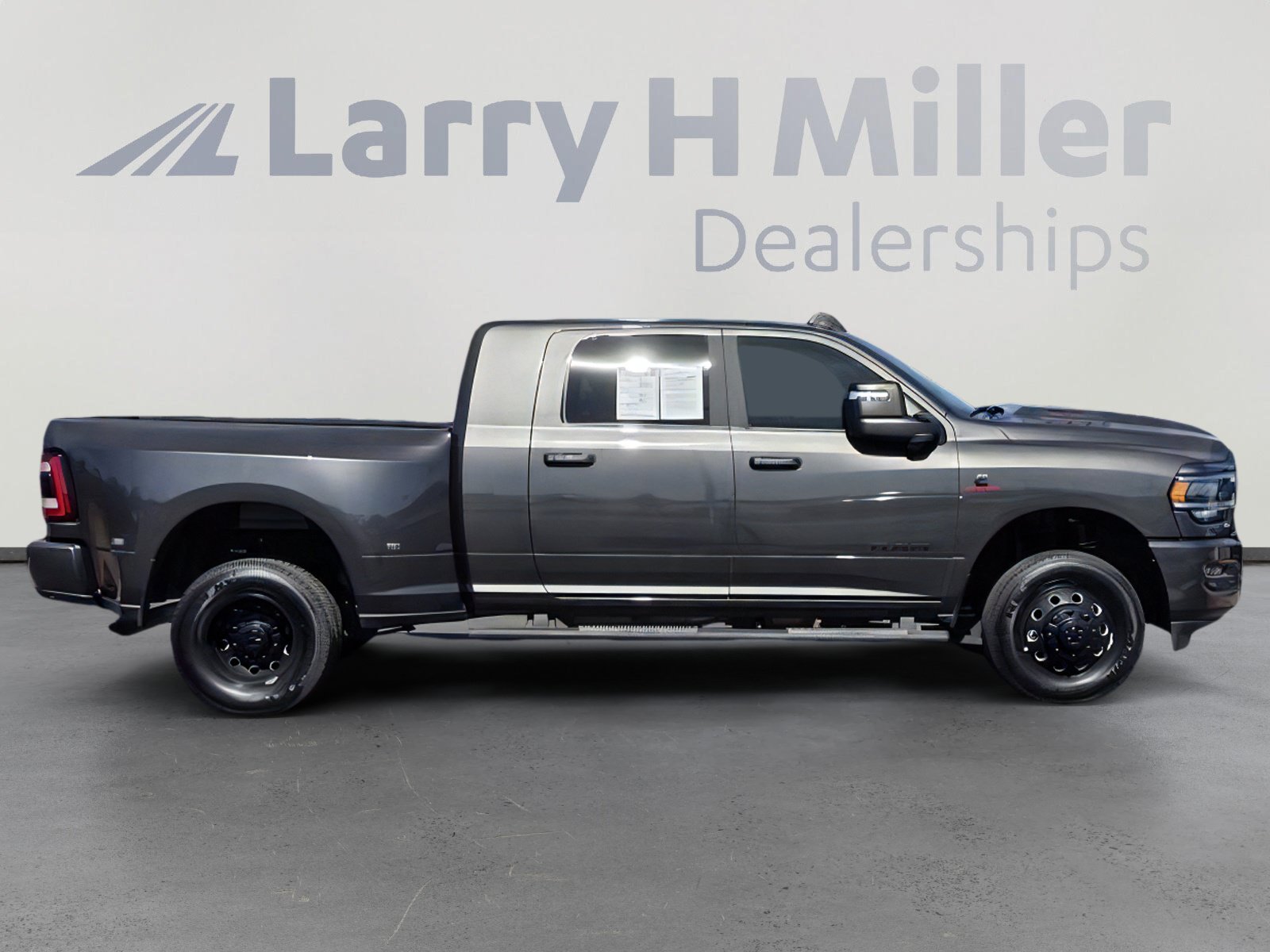 Used 2024 RAM 3500 Laramie w/ Night Edition AWD/4WD image 7