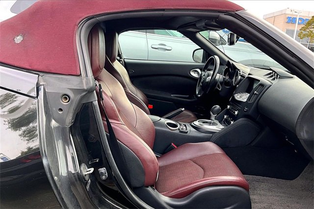 Used 2010 Nissan 370Z Touring image 25
