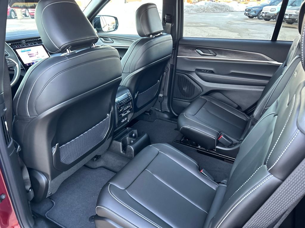 New 2025 Jeep Grand Cherokee L Limited w/ Trailer Tow Package AWD/4WD image 16