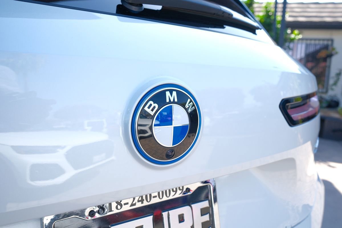 Used 2023 BMW iX xDrive50 w/ Sport Package AWD/4WD image 47