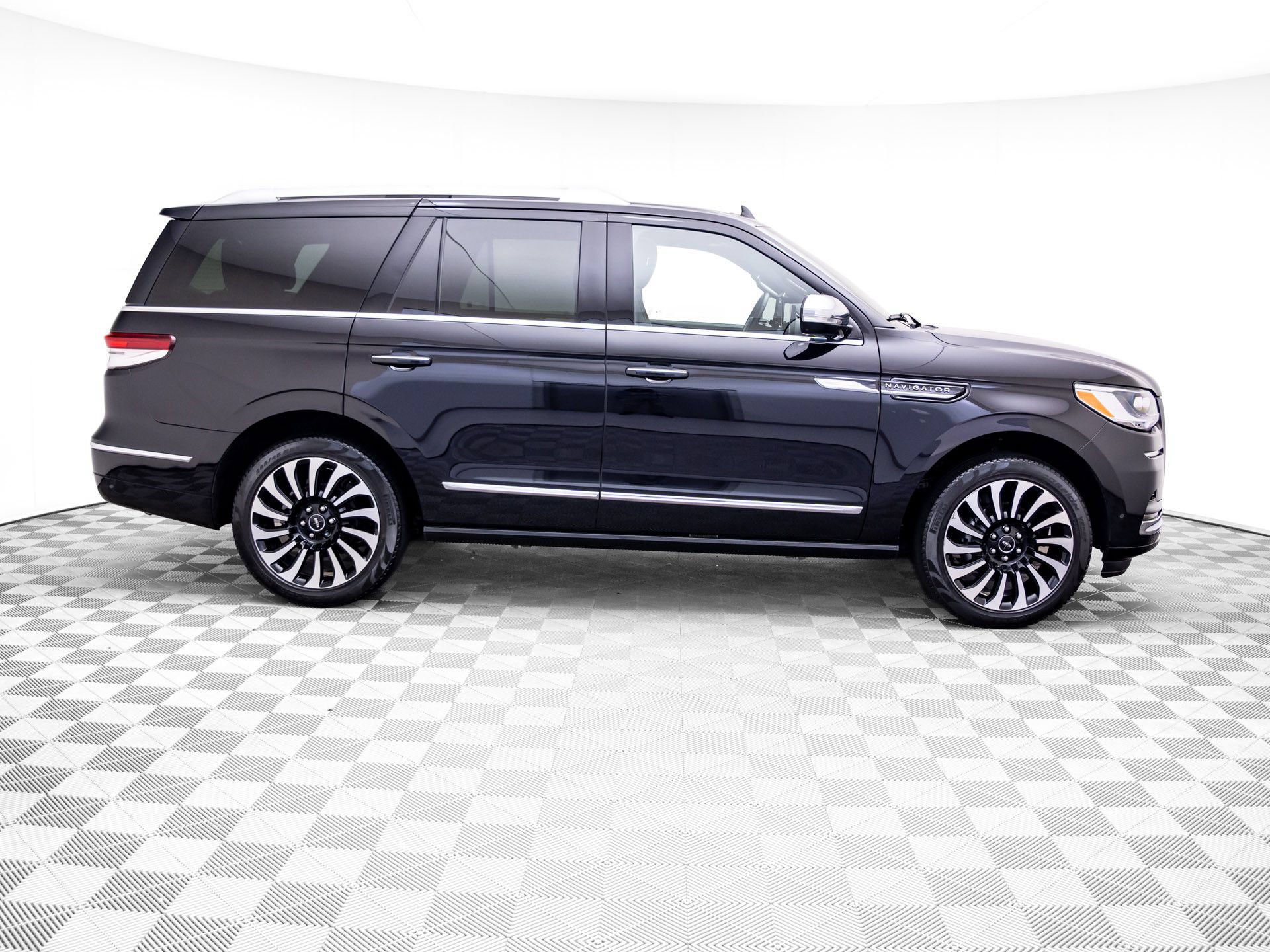 Used 2022 Lincoln Navigator Black Label AWD/4WD image 6