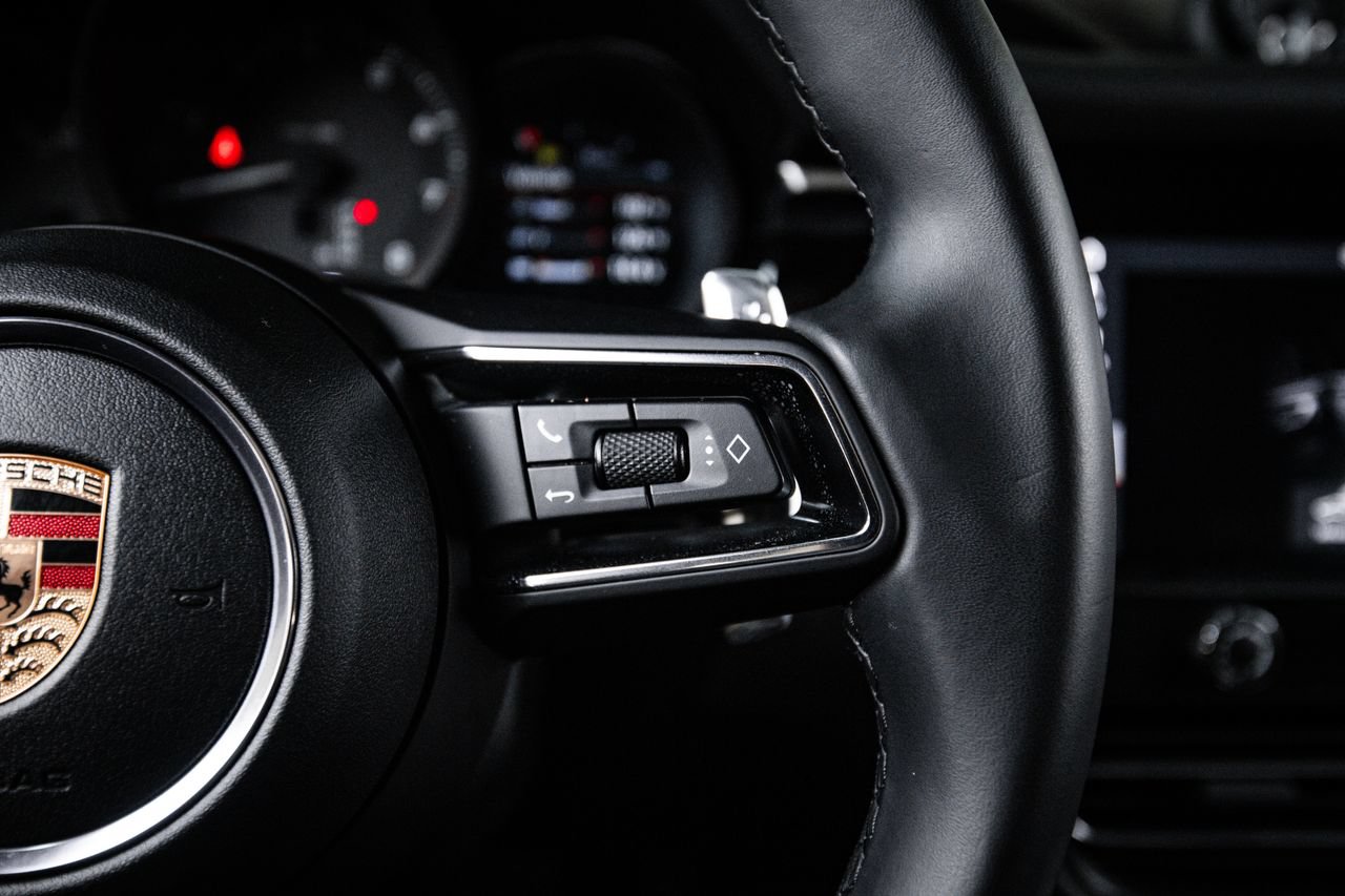 Certified 2023 Porsche Macan AWD/4WD image 16