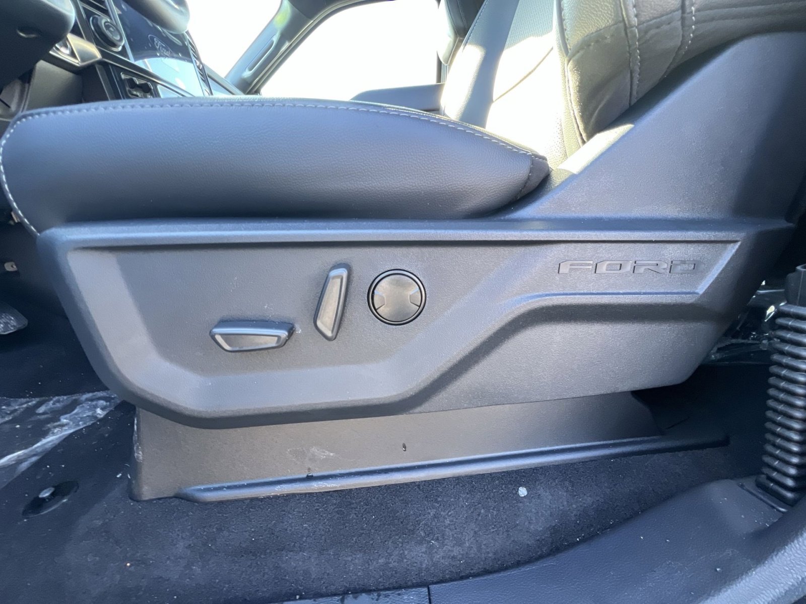 New 2026 Ford F150 Lariat w/ Equipment Group 501A Mid image 14