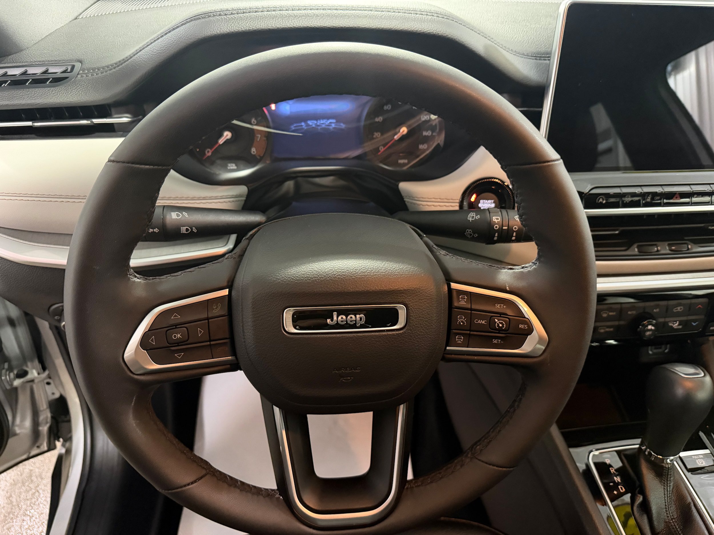 Used 2025 Jeep Compass Limited AWD/4WD image 12