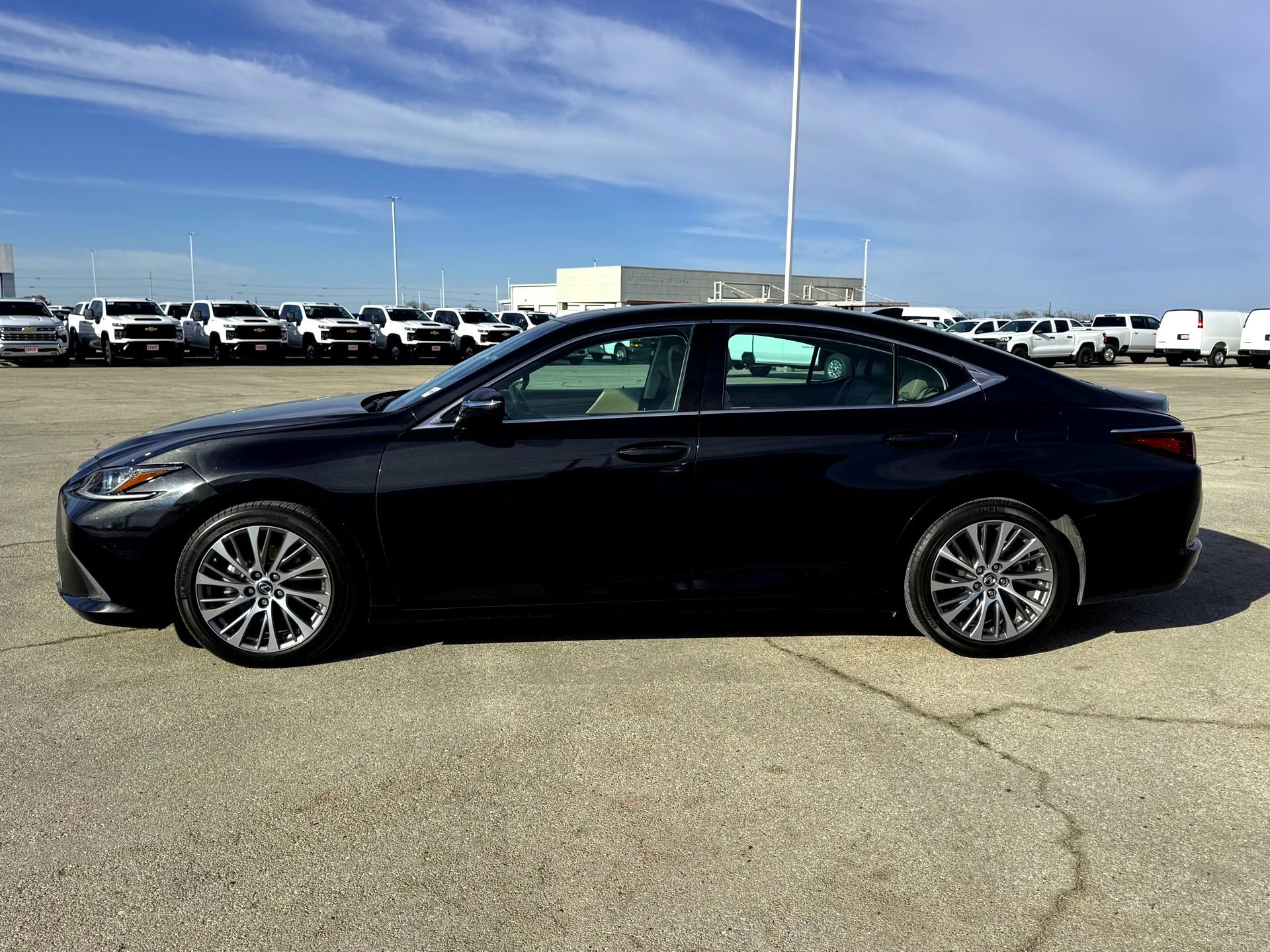 Used 2020 Lexus ES 350 w/ Premium Package image 10