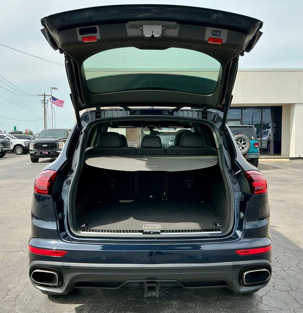 Used 2018 Porsche Cayenne AWD/4WD image 18