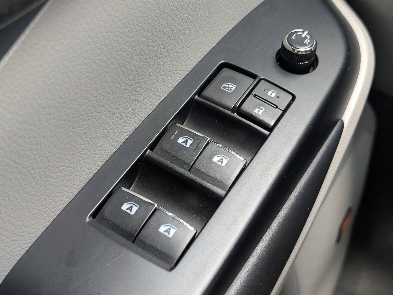 Used 2018 Toyota Highlander Limited FWD image 11