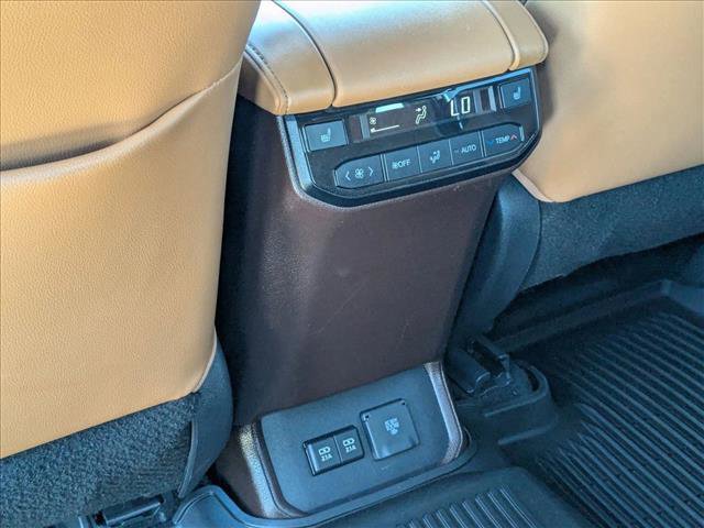 Used 2021 Toyota Highlander Platinum image 19