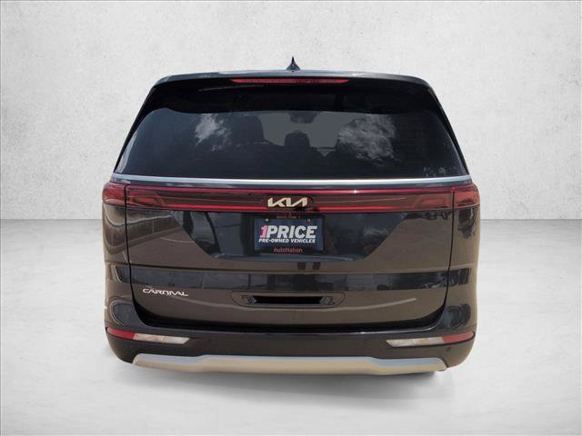 Used 2023 Kia Carnival LX FWD image 7