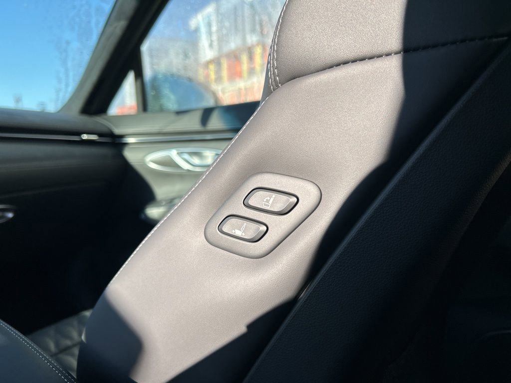 Used 2025 Genesis GV70 3.5T Sport w/ Sport Advanced Package image 15