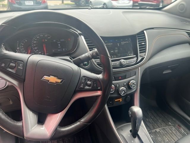 Used 2019 Chevrolet Trax LT w/ LT Convenience Package image 8