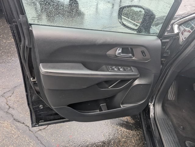 Used 2025 Chrysler Pacifica Select FWD image 12