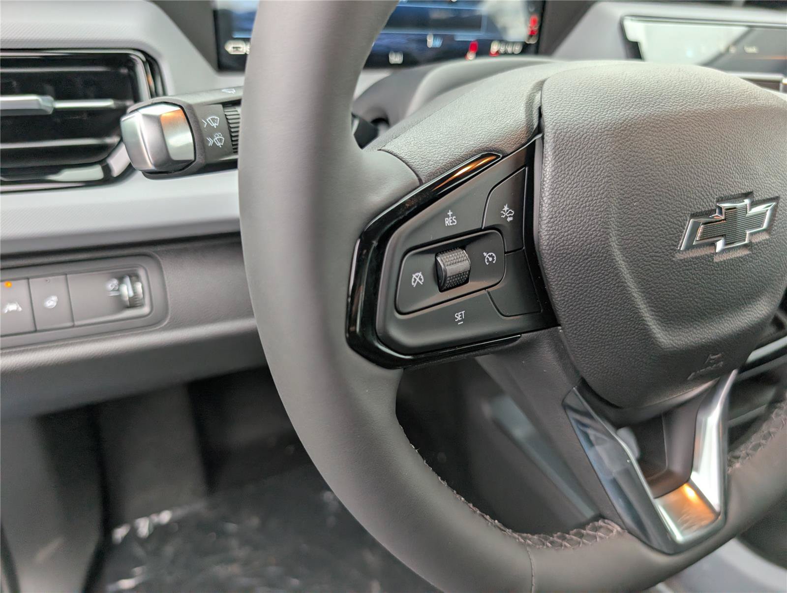 New 2027 Chevrolet Bolt RS w/ Technology Package FWD image 19